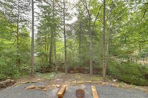 < 1 Mi to Devils Fork Recreation Area: Cozy Cabin!