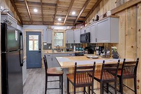 < 1 Mi to Devils Fork Recreation Area: Cozy Cabin!