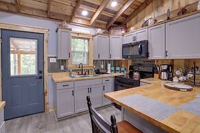 < 1 Mi to Devils Fork Recreation Area: Cozy Cabin!