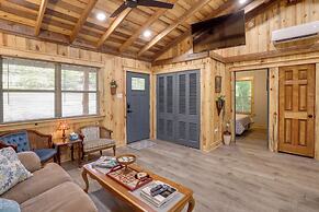 < 1 Mi to Devils Fork Recreation Area: Cozy Cabin!