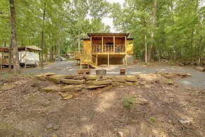 < 1 Mi to Devils Fork Recreation Area: Cozy Cabin!