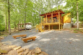 < 1 Mi to Devils Fork Recreation Area: Cozy Cabin!