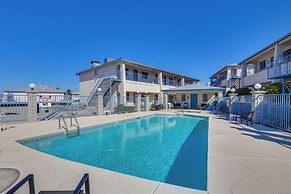 Pool Access & Mtn Views: Lake Havasu City Condo!
