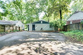 Walk to Golf: Cozy Home w/ Lush Yard in Atlanta!