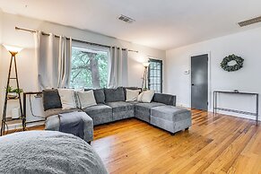 Walk to Golf: Cozy Home w/ Lush Yard in Atlanta!