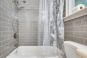 Walk to Golf: Cozy Home w/ Lush Yard in Atlanta!