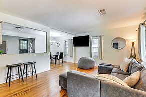 Walk to Golf: Cozy Home w/ Lush Yard in Atlanta!