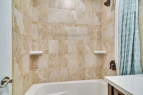 5 Mi to Beach: Tampa Retreat w/ Furnished Lanai!
