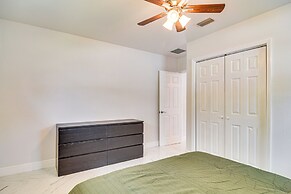 5 Mi to Beach: Tampa Retreat w/ Furnished Lanai!