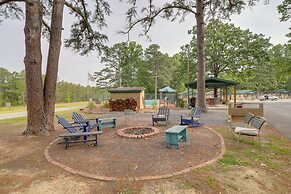 1 Mi to Greers Ferry Lake: Cabin w/ Pool Access