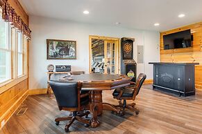 Waynesville Romantic Hideaway w/ Private Hot Tub