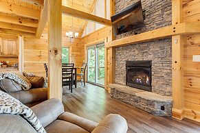 Waynesville Romantic Hideaway w/ Private Hot Tub