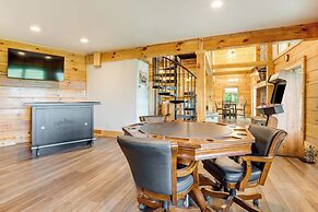 Waynesville Romantic Hideaway w/ Private Hot Tub