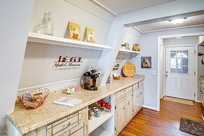 Boat, Kayak & Swim: Lake Guntersville Family Home