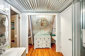 Boat, Kayak & Swim: Lake Guntersville Family Home