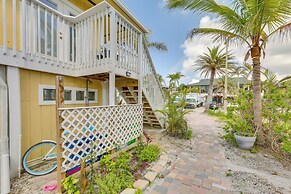 Walk to Beach: Family Retreat in Fort Myers Beach!