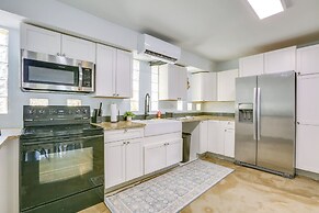 Walk to Beach: Family Retreat in Fort Myers Beach!