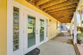 Walk to Beach: Family Retreat in Fort Myers Beach!