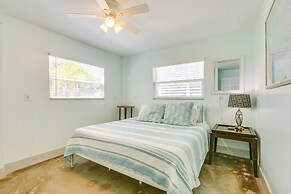 Walk to Beach: Family Retreat in Fort Myers Beach!