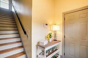 Farm & Lake Views: Rural Mississippi Loft Apt