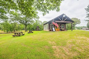 Farm & Lake Views: Rural Mississippi Loft Apt