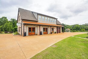 Farm & Lake Views: Rural Mississippi Loft Apt