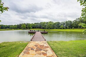 Farm & Lake Views: Rural Mississippi Loft Apt