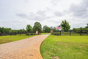 Farm & Lake Views: Rural Mississippi Loft Apt