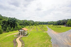 Farm & Lake Views: Rural Mississippi Loft Apt