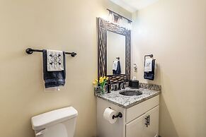 Farm & Lake Views: Rural Mississippi Loft Apt