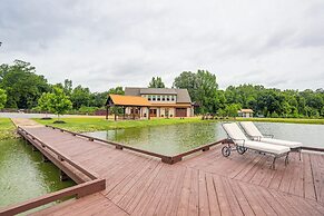 Farm & Lake Views: Rural Mississippi Loft Apt