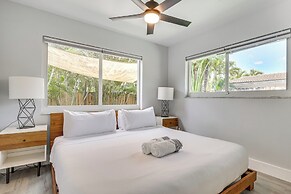 Private Backyard: Dog-friendly Wilton Manors Home!