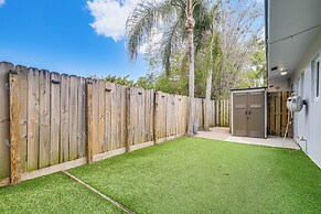Private Backyard: Dog-friendly Wilton Manors Home!