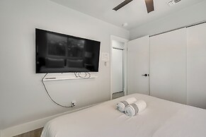 Private Backyard: Dog-friendly Wilton Manors Home!