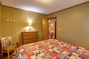 Outdoor Entertainment Areas: Greers Ferry Cottage!