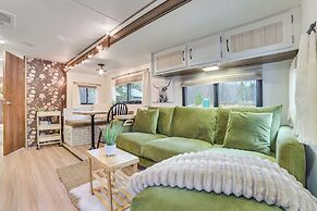 7 Mi to Torch Lake: Pet-friendly Getaway!