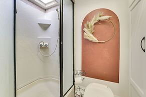 7 Mi to Torch Lake: Pet-friendly Getaway!