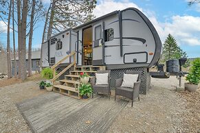 7 Mi to Torch Lake: Pet-friendly Getaway!