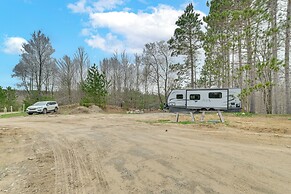 7 Mi to Torch Lake: Pet-friendly Getaway!