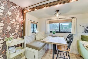 7 Mi to Torch Lake: Pet-friendly Getaway!