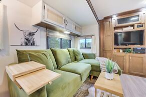 7 Mi to Torch Lake: Pet-friendly Getaway!