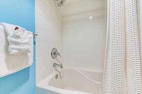 Ocean View & Pool Access: Condo in Myrtle Beach