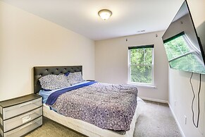 Walk to Dining: Sleek Hampton Home w/ Deck!