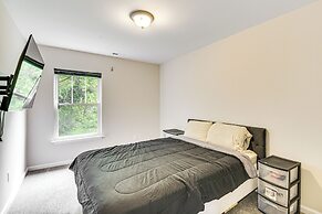 Walk to Dining: Sleek Hampton Home w/ Deck!