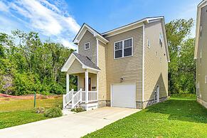 Walk to Dining: Sleek Hampton Home w/ Deck!