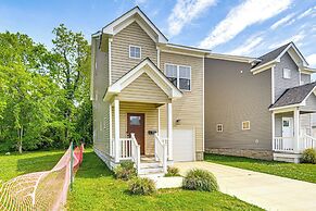 Walk to Dining: Sleek Hampton Home w/ Deck!