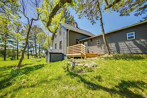 3 Mi to Lake Michigan: Charming Kewaunee Hideaway