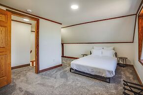 3 Mi to Lake Michigan: Charming Kewaunee Hideaway