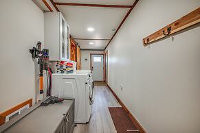 3 Mi to Lake Michigan: Charming Kewaunee Hideaway