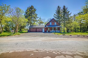 3 Mi to Lake Michigan: Charming Kewaunee Hideaway